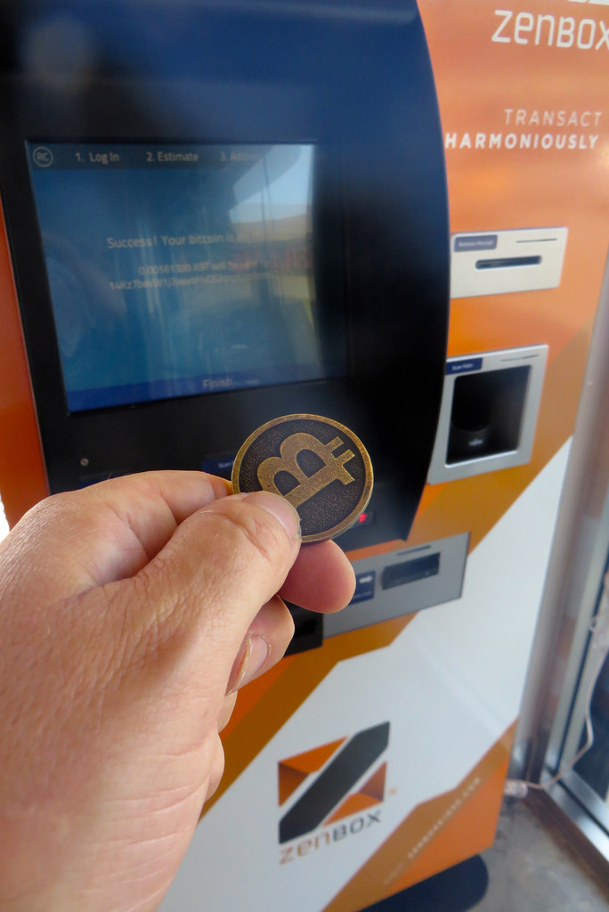 Cómo cambiar pesos por Bitcoins: Casas de cambio, ATMs o Peer2Peer