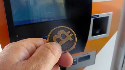 Cómo cambiar pesos por Bitcoins: Casas de cambio, ATMs o Peer2Peer